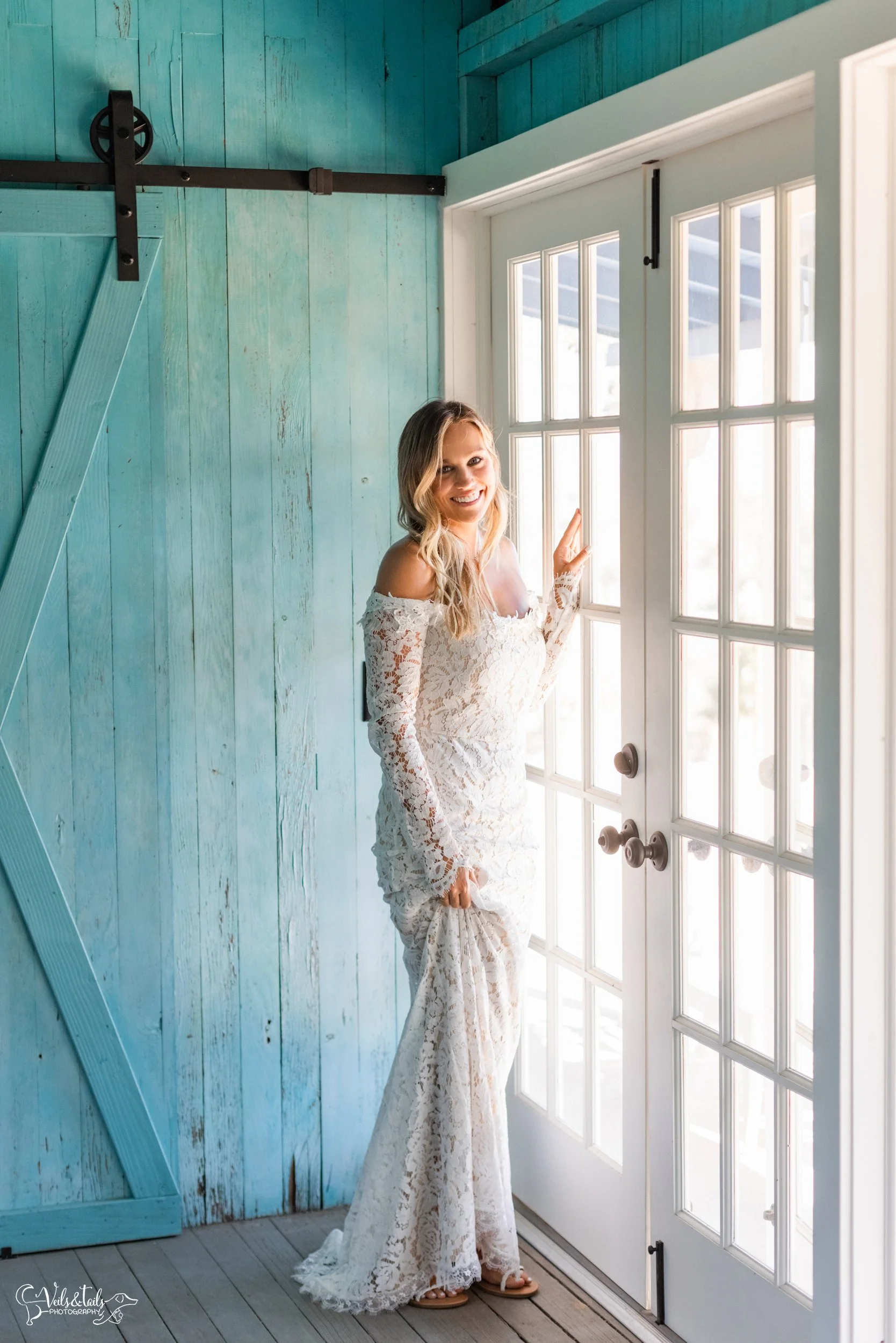 brides getting ready in a teal room, Lieff Ranch wedding in Santa Ynez, Veils &amp; Tails Photography