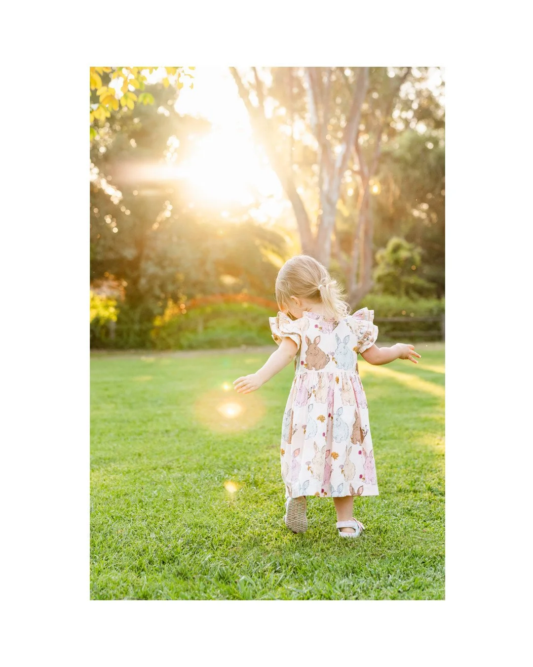 Spring Mini Sessions are now booking! Space is limited, so run over and click the link in my bio to grab your spot!⁠
⁠
I have a lot of fun options this year, including a date at @elingspark which will benefit @motleycrew_mutts, and a special collab w