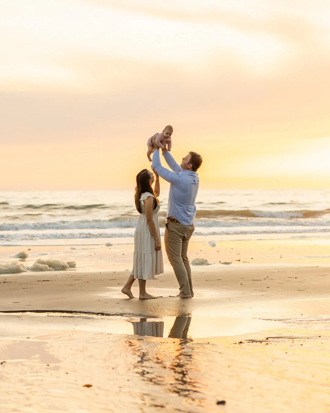 This family session is fresh on the blog! I was rather poetic if I do say so myself, as sessions like these bring back such sweet and potent memories of what it's like to have a new baby. So please hop over to give it a quick read - it's like 2 parag