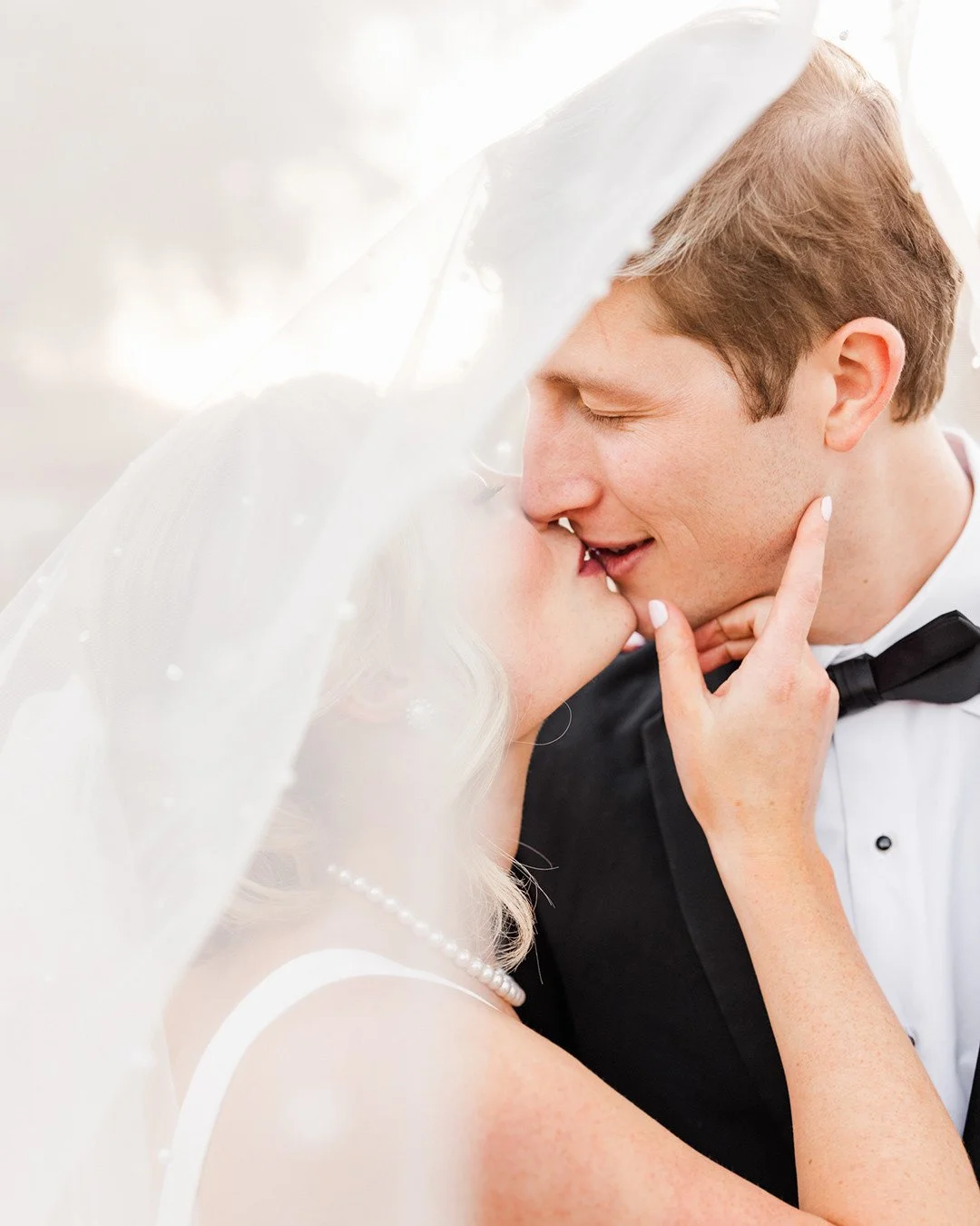 5 reasons you'll be glad you wore a veil on your wedding day:⁠
⁠
Photos 1, 2, 3, 4 and 5.⁠