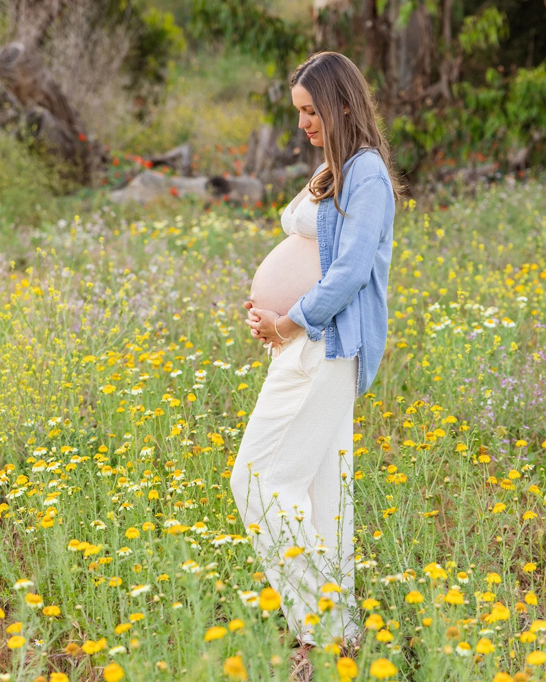 Mother's Day Minis! Celebrating mamas is my favorite thing and I genuinely love meeting new mamas and seeing the same babies grow year after year.⁠
⁠
I have 2 Mother's Day mini dates open!⁠
⁠
1️⃣ APRIL 25 will feature a special floral installation by