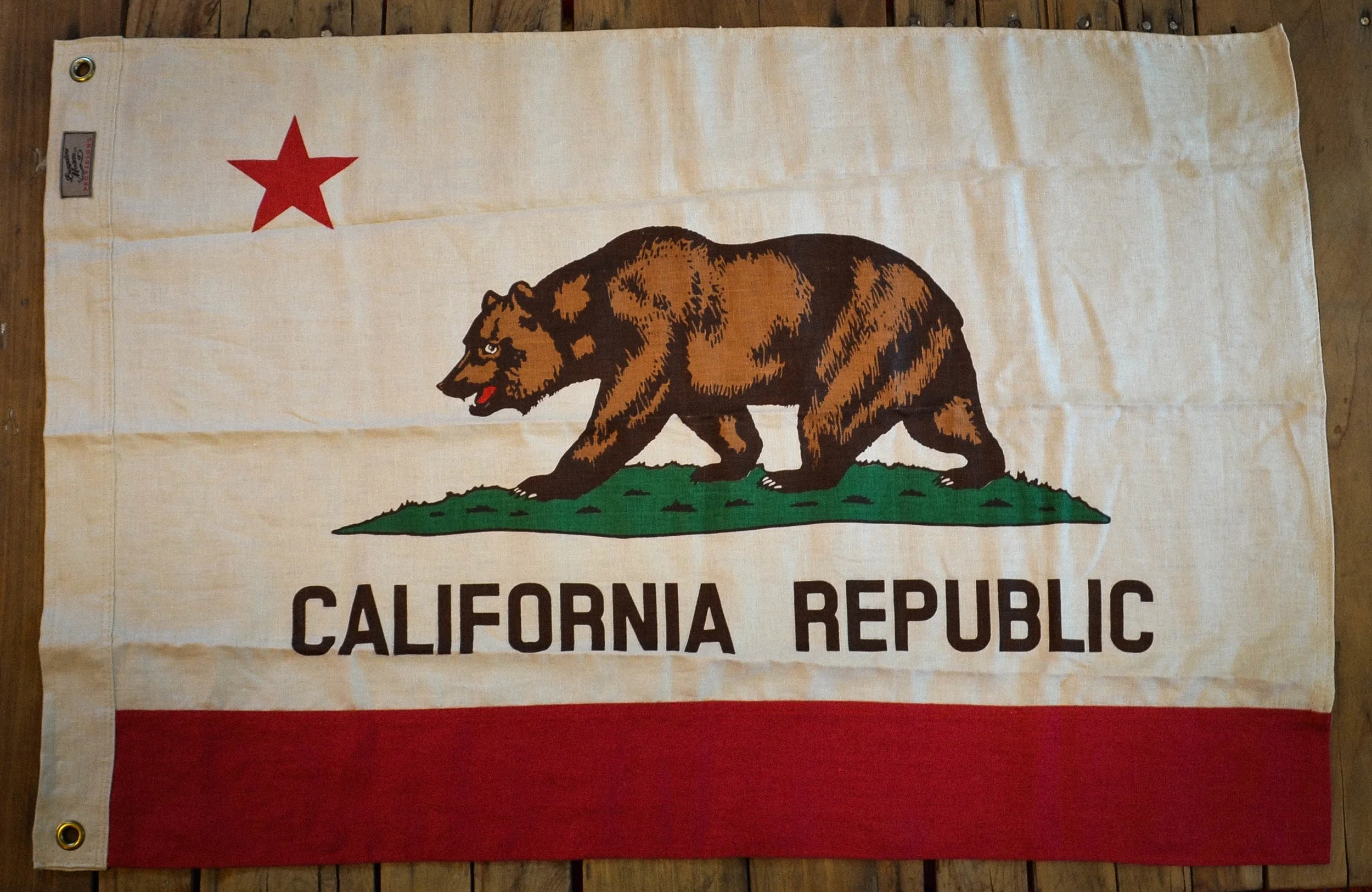 VINTAGE STYLE CALIFORNIA FLAG