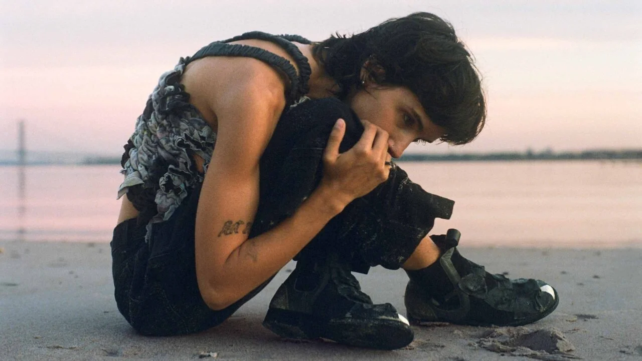 FLOOD Magazine premieres Otracami's video single "Sirens"