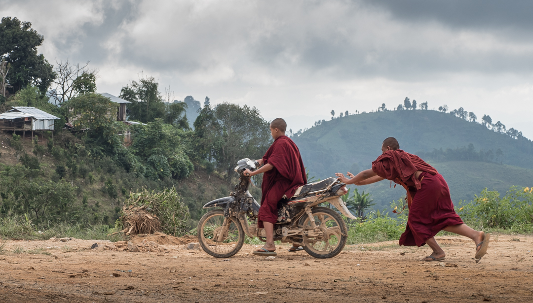  Moto-monks