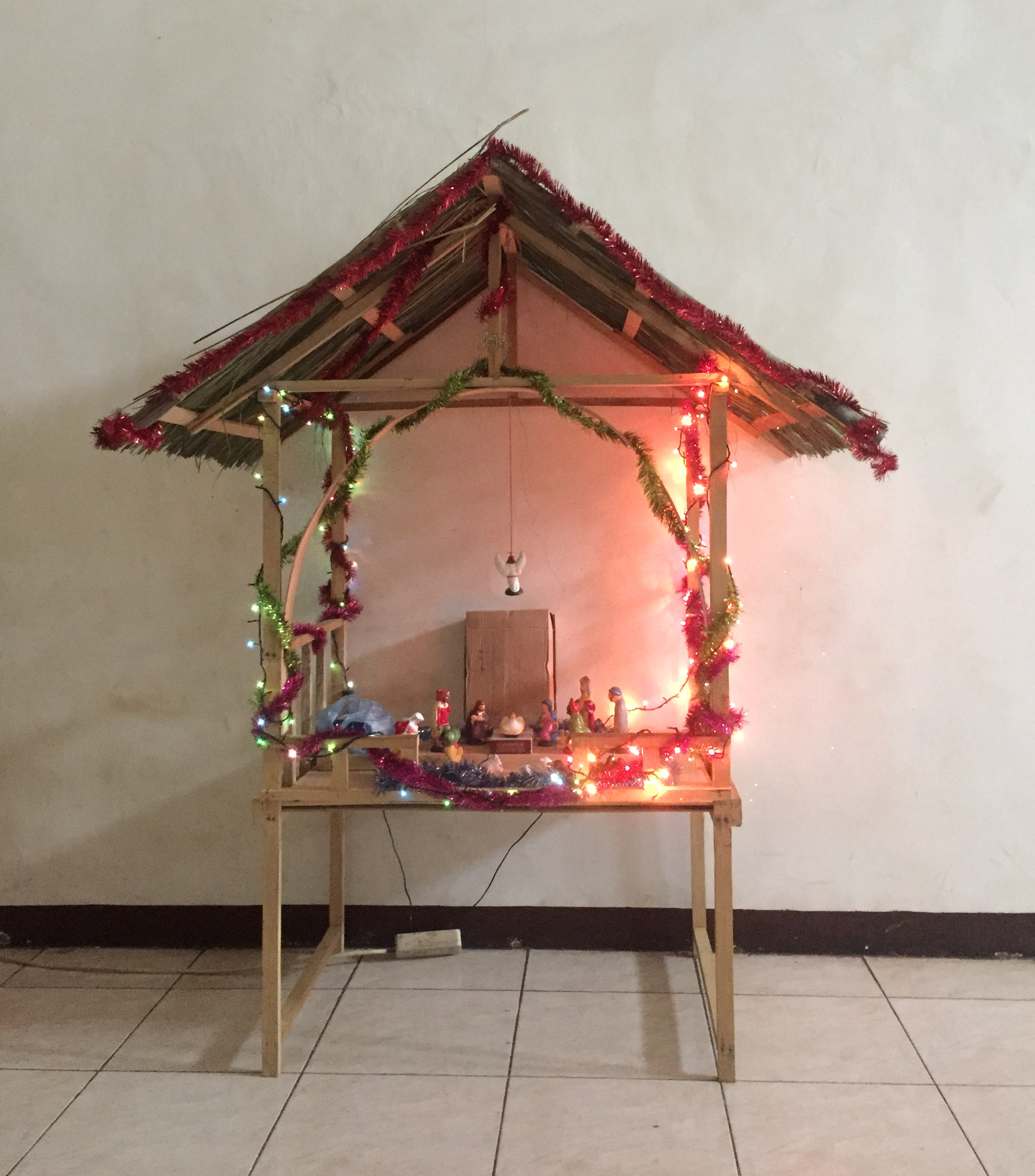 It was Christmas in the hallway...... Deck the halls with cobwebs and mould.... tra la la la laaaaa