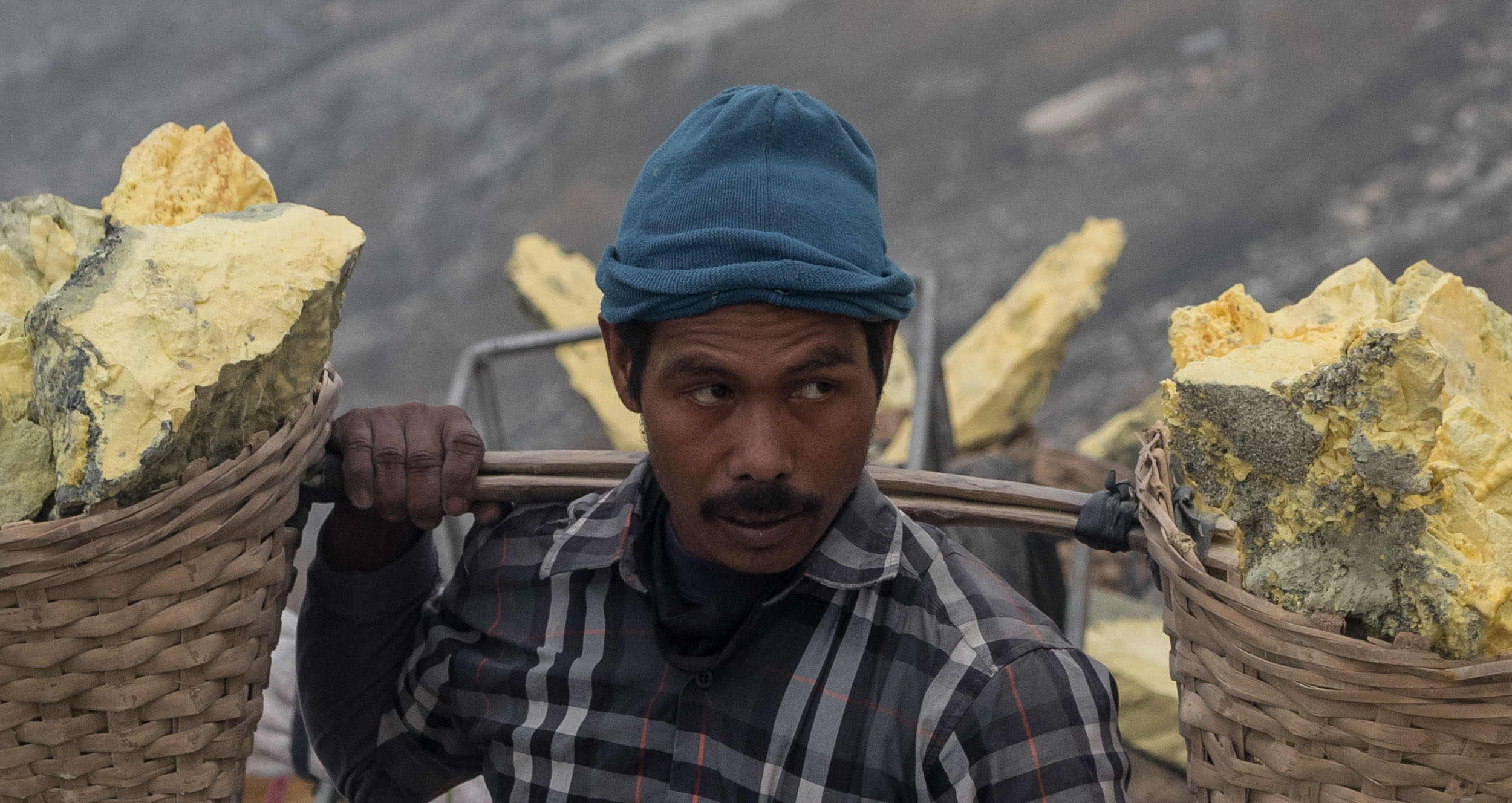 If only those little yellow 'sulphur wings' on this miner's shoulders could have carried him up...