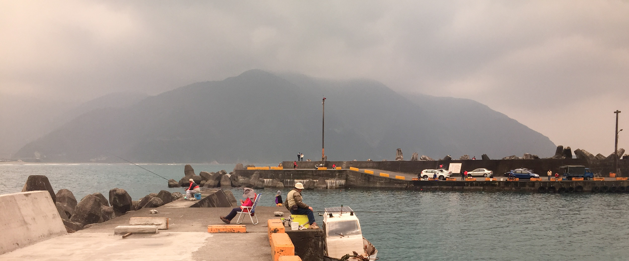 Locals passing their time with a spot of pleasure fishing.... The Taiwanese love it!