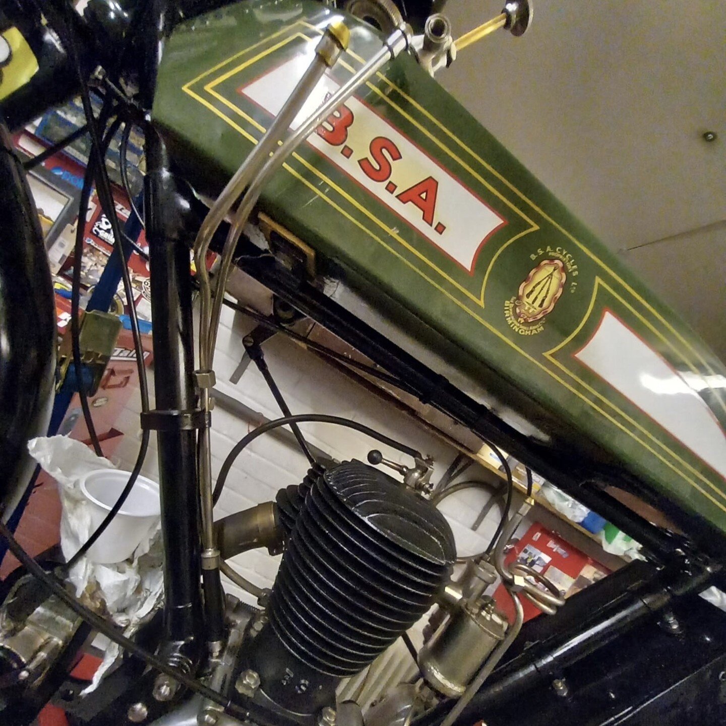 New (103 year old 🙂) piston and barrel. Next... get the fuel leaks fixed... probably... maybe...

#vmcc #girderforks #bsa #oldmotorcycle #northcotswolds #nationalmotormuseum