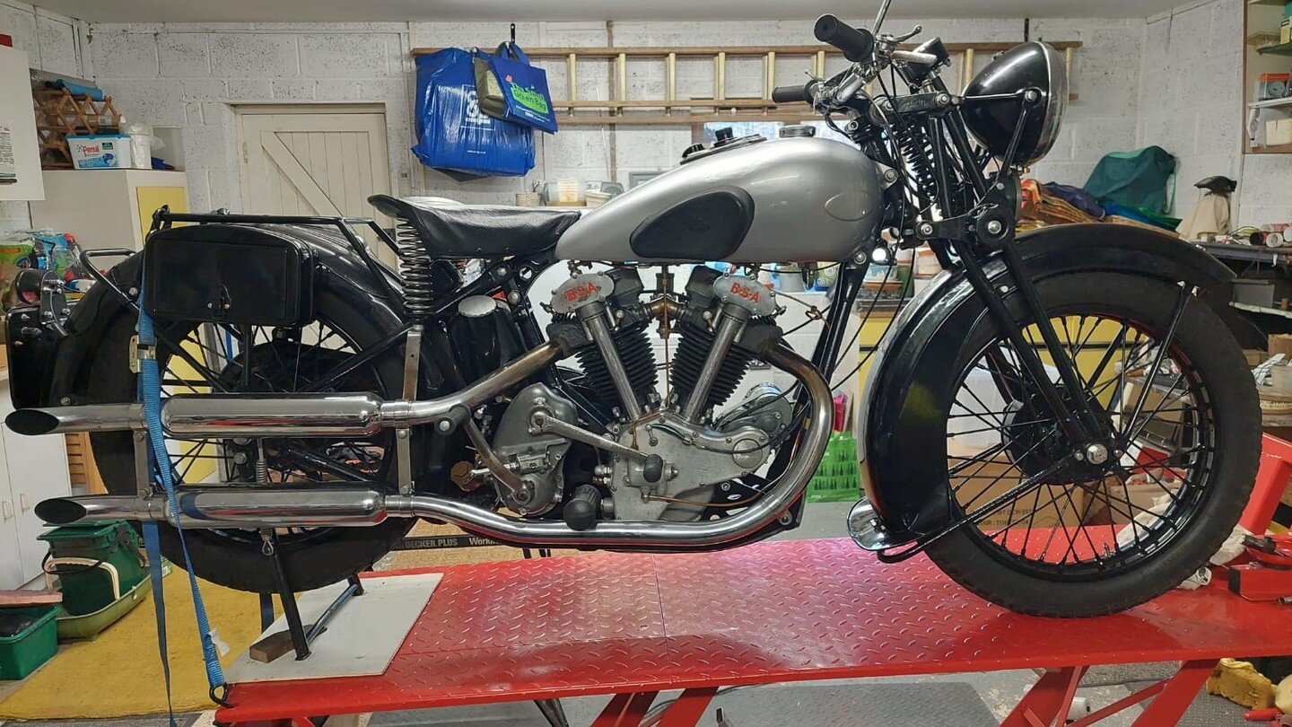 John B's BSA Y13 project is back in one piece again with refurbished girder forks. He is looking forward to a smoother ride..........well at the front anyway. 😀
#bsa #girderfork #vmcc #northcotswolds #oldmotorcycle