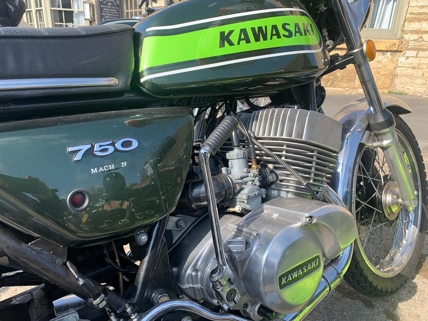 Kawasaki H2 Mach IV 750 on our run to the Super Sausage today. Great mix of bikes.  #vmcc #kawasaki #northcotswolds #2stroke #oldmotorcycle