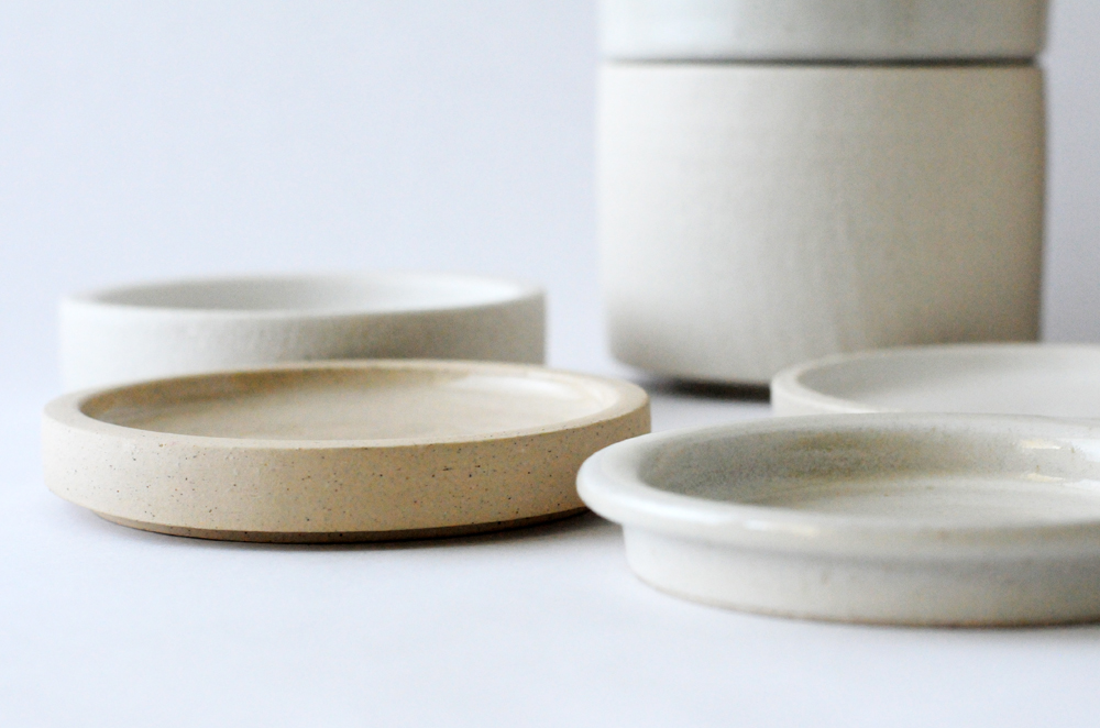 Oatmeal bowl lids that double as small dishes
