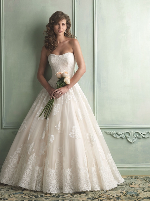 9121 - Ivory/Baby Pink (Size 14)