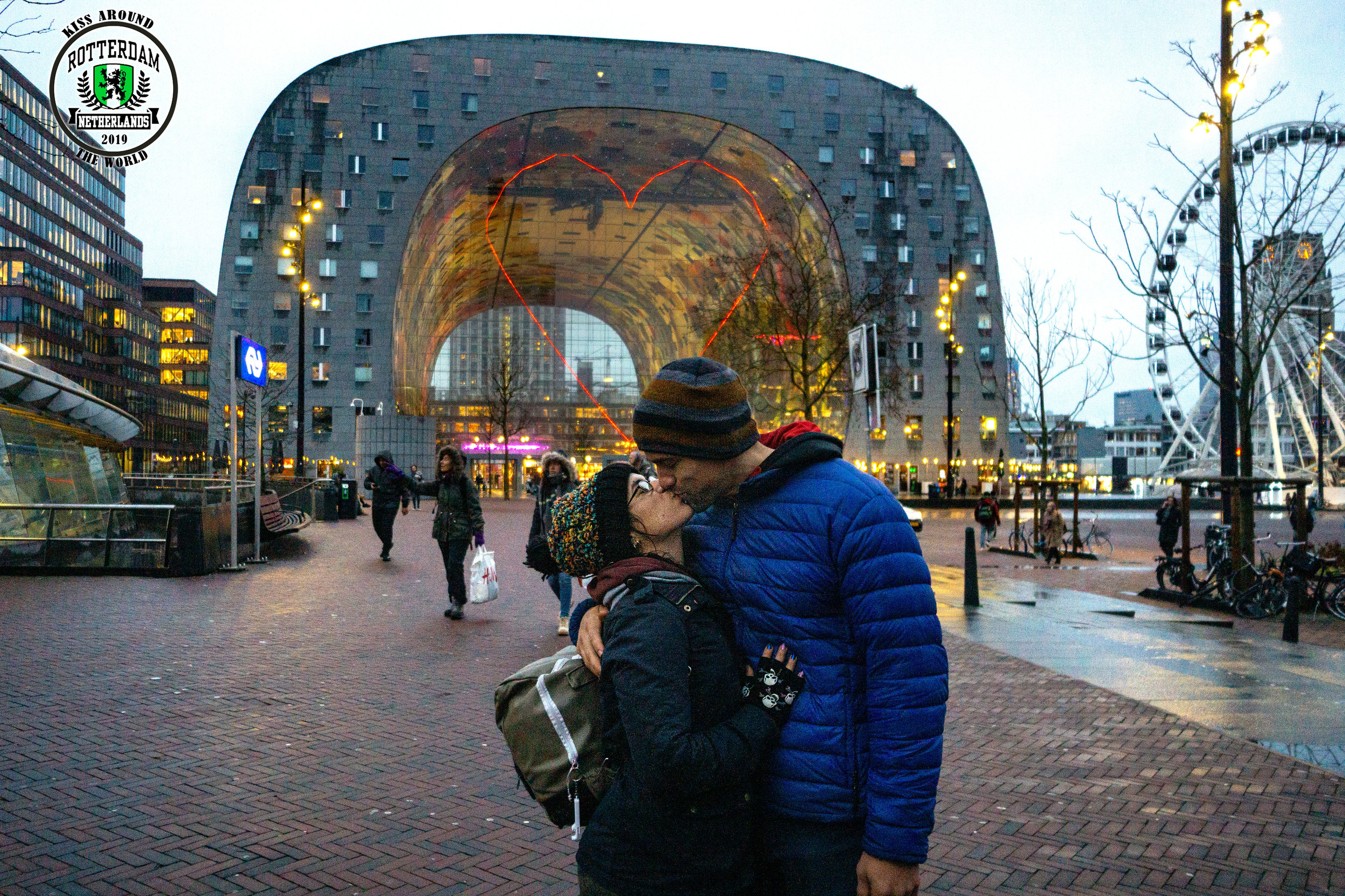 VICKYGOOD_TRAVEL_PHOTOGRAPHY_rotterdam_theNetherlands_kiss_around_the_world.jpg