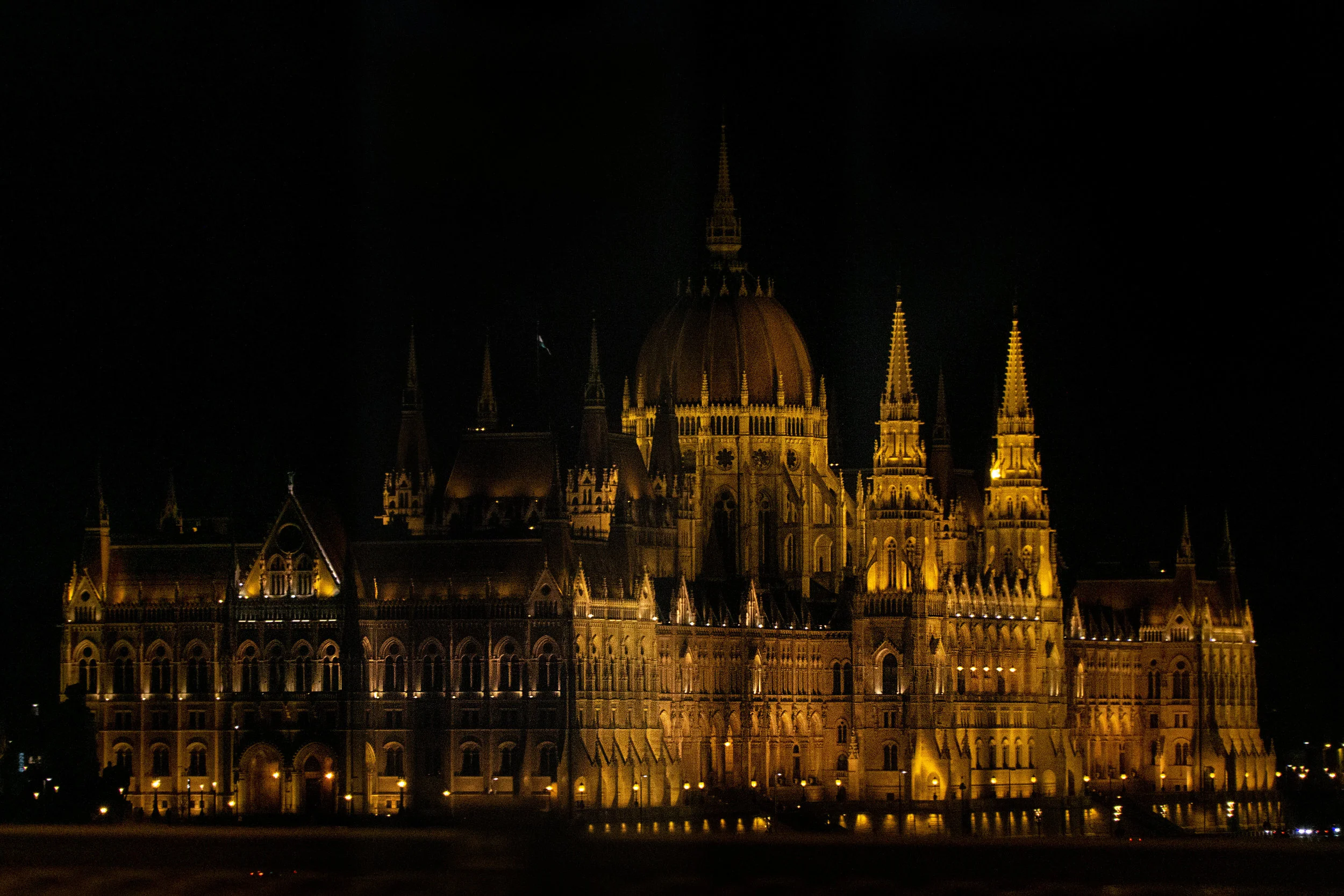 budapest_parliament_building_vickygood_travel_photography2.smjpg.jpg