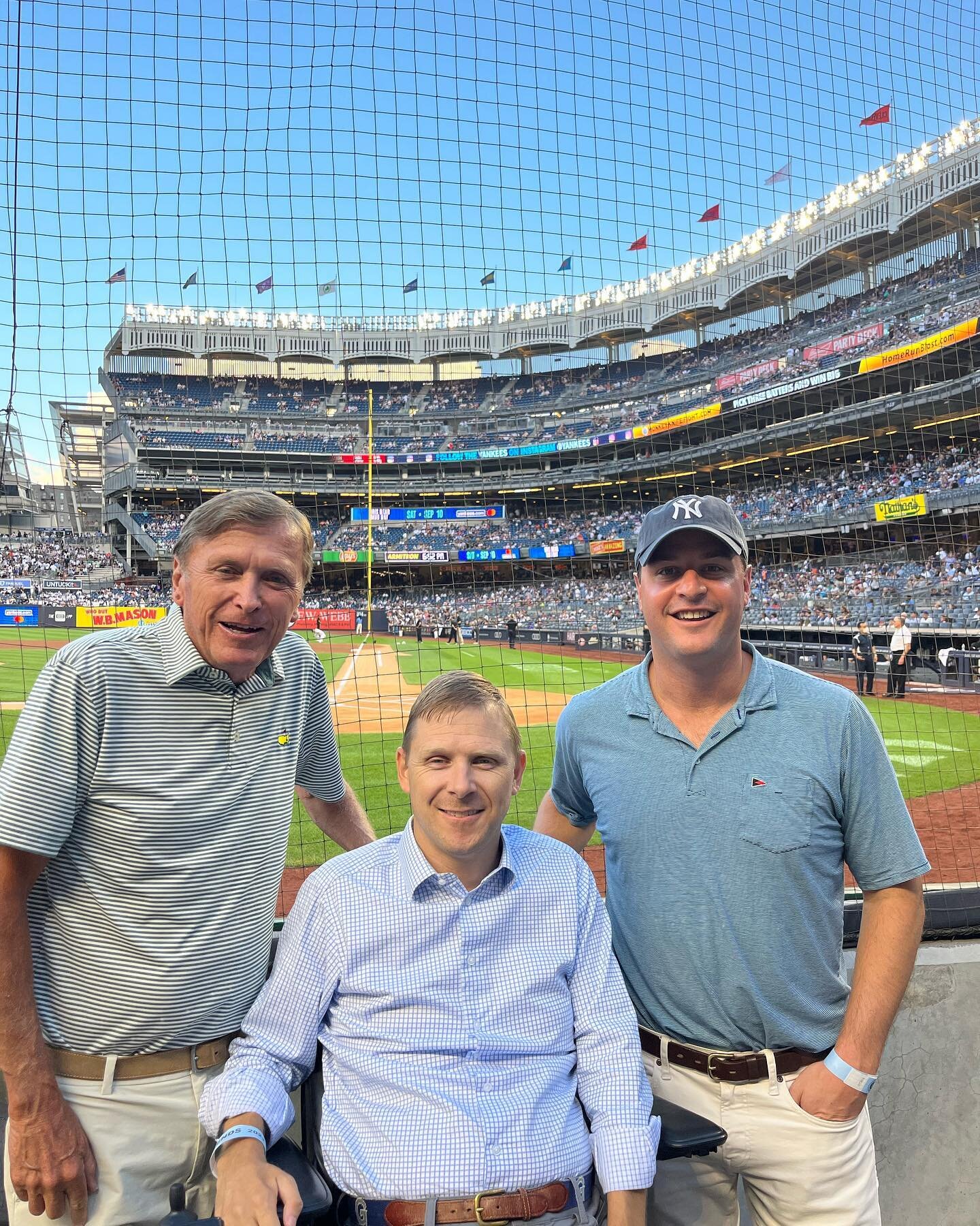 Amazing time at the Yankees/Mets game last night! Special treat sitting 1st row! #goYankees ⚾️