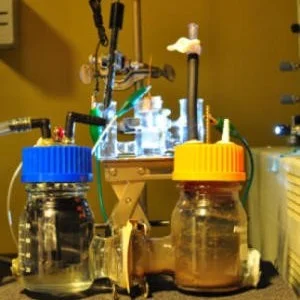 The new hybrid solar-microbial device is self-driven and self-sustained, because the combined energy from the organic matter (harvested by the MFC) and sunlight (captured by the PEC) is sufficient to drive electrolysis of water. Photo credit University of California - Santa Cruz.