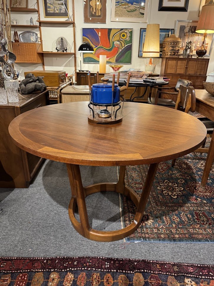 10 Mid Century Lane Round Dining Table