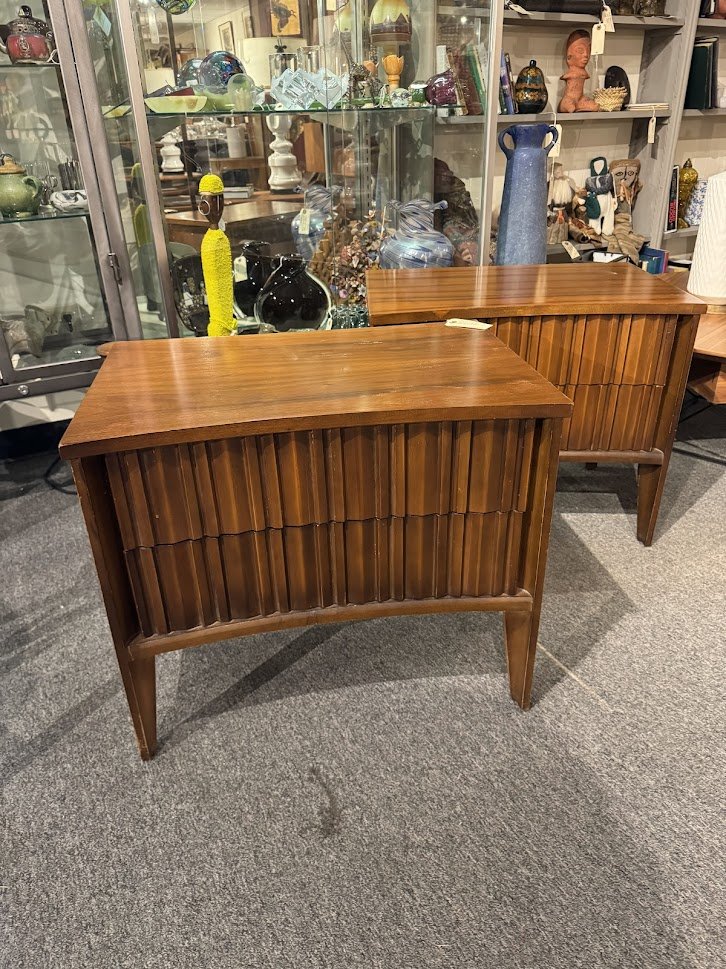125 Unagusta Mid Century Nightstands