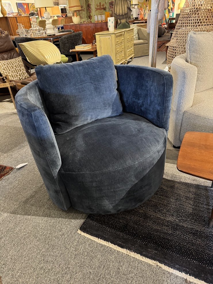 433 Contemporary Blue Velvet Swivel Chair