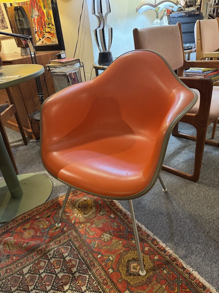 06 Herman Miller Bucket Shell Chair