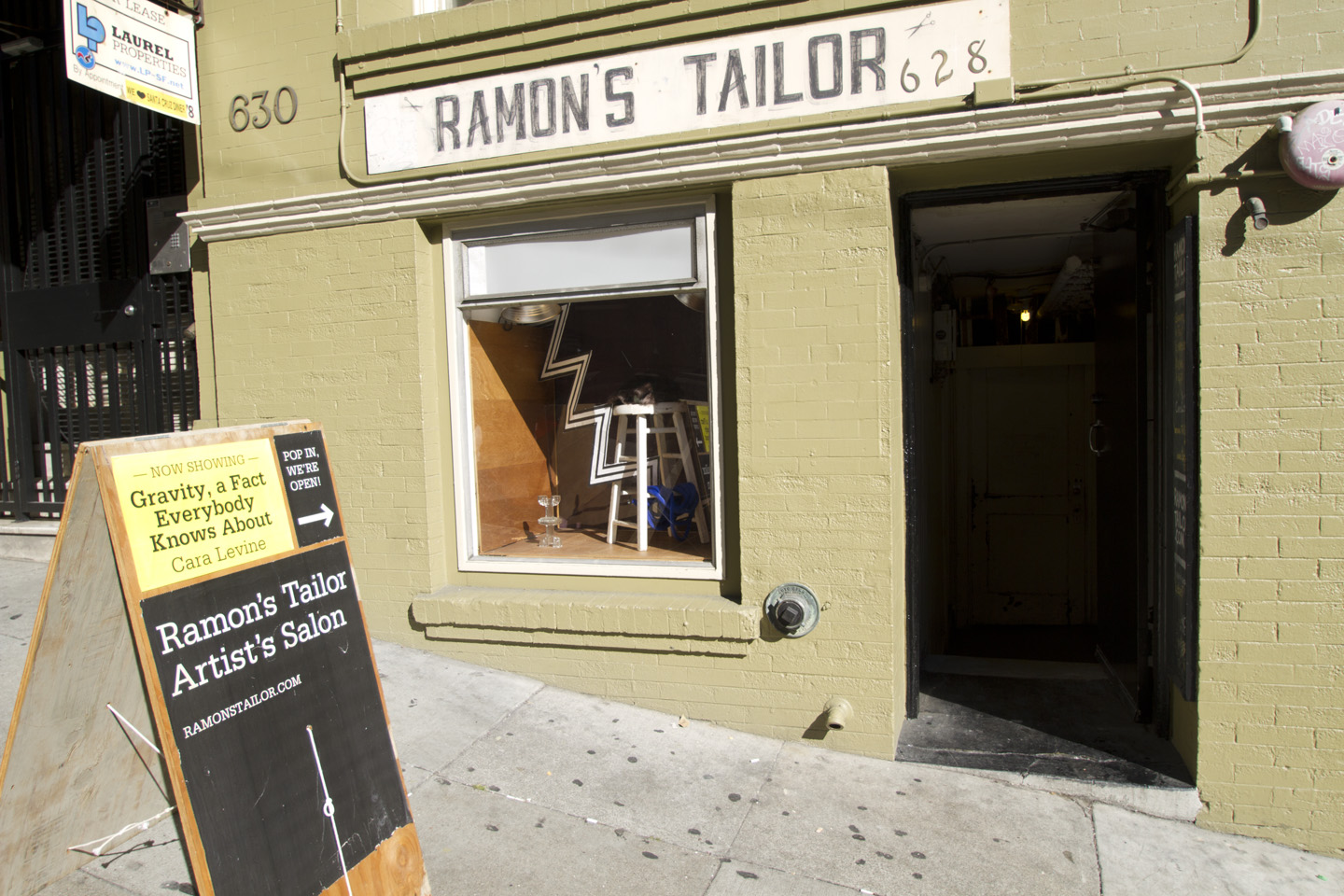 Ramon's Tailor Prop Window