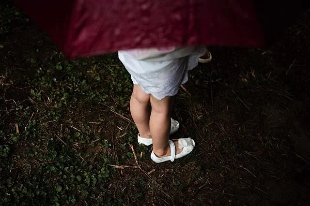 Huddle up under your umbrellas folks, it&rsquo;s another rainy day here! This sweet flower girl knew how to hang amidst the wet weather. 🌸☂️