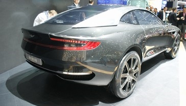 Aston Martin DBX-20471.jpg