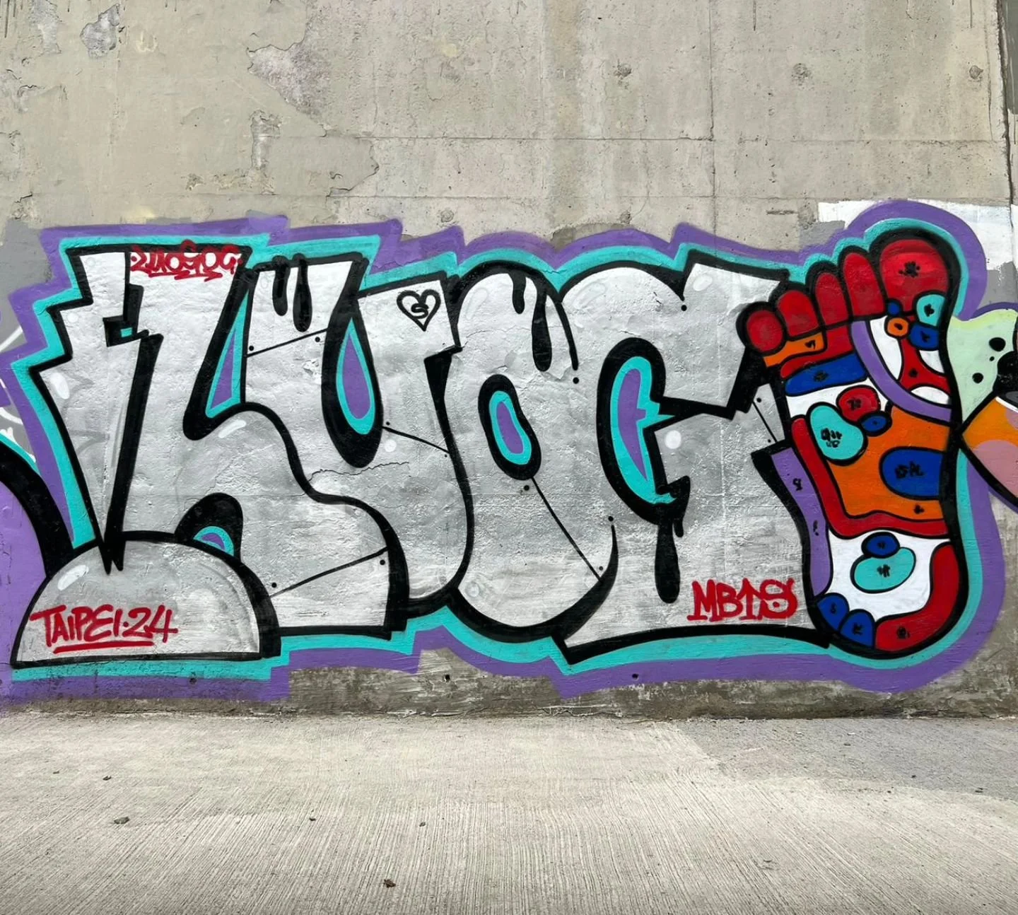 @luogo_comune_  in the building
Taipei 2024
.
.
.
.
.
.

#graffiti #graffs #spraycans #writing #sprayart #colors #taipei #graffphotography #graffitiart #graffitiwall&nbsp; #graffitiporn #mbts #modernbrutality #street #urbangraffiti #urbanwalls #graff