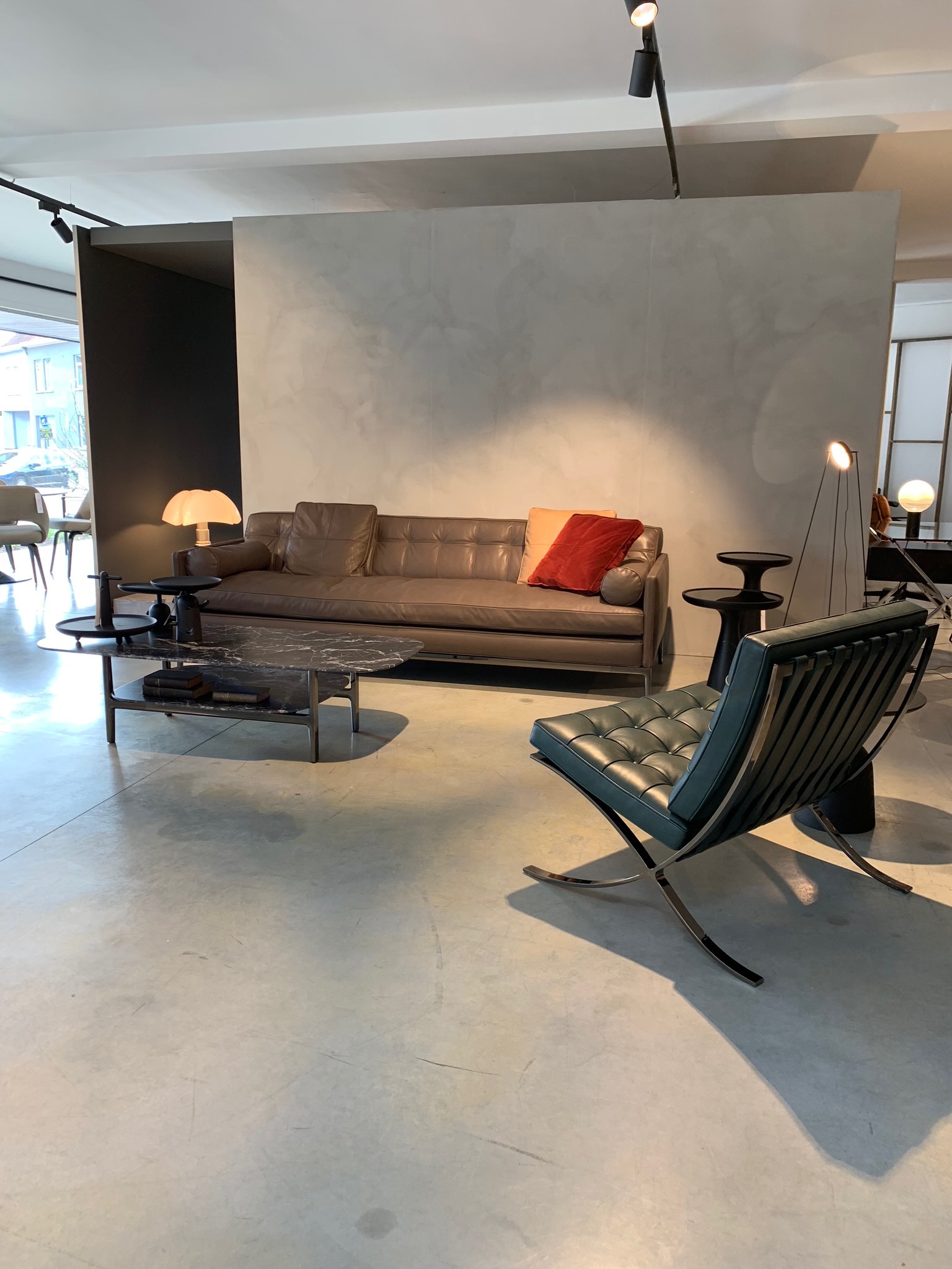 Loncin magasin de meubles design et architecture d'intérieur à Zoutleeuw entre Tirlemont et Saint-Trond Louvain et Hasselt Cassina Jori Knoll Molteni Cor Arco Ligne Roset Flexform HAY Muuto Rolf Benz Interlübke cabinets Pastoe chaises design 4.jpeg