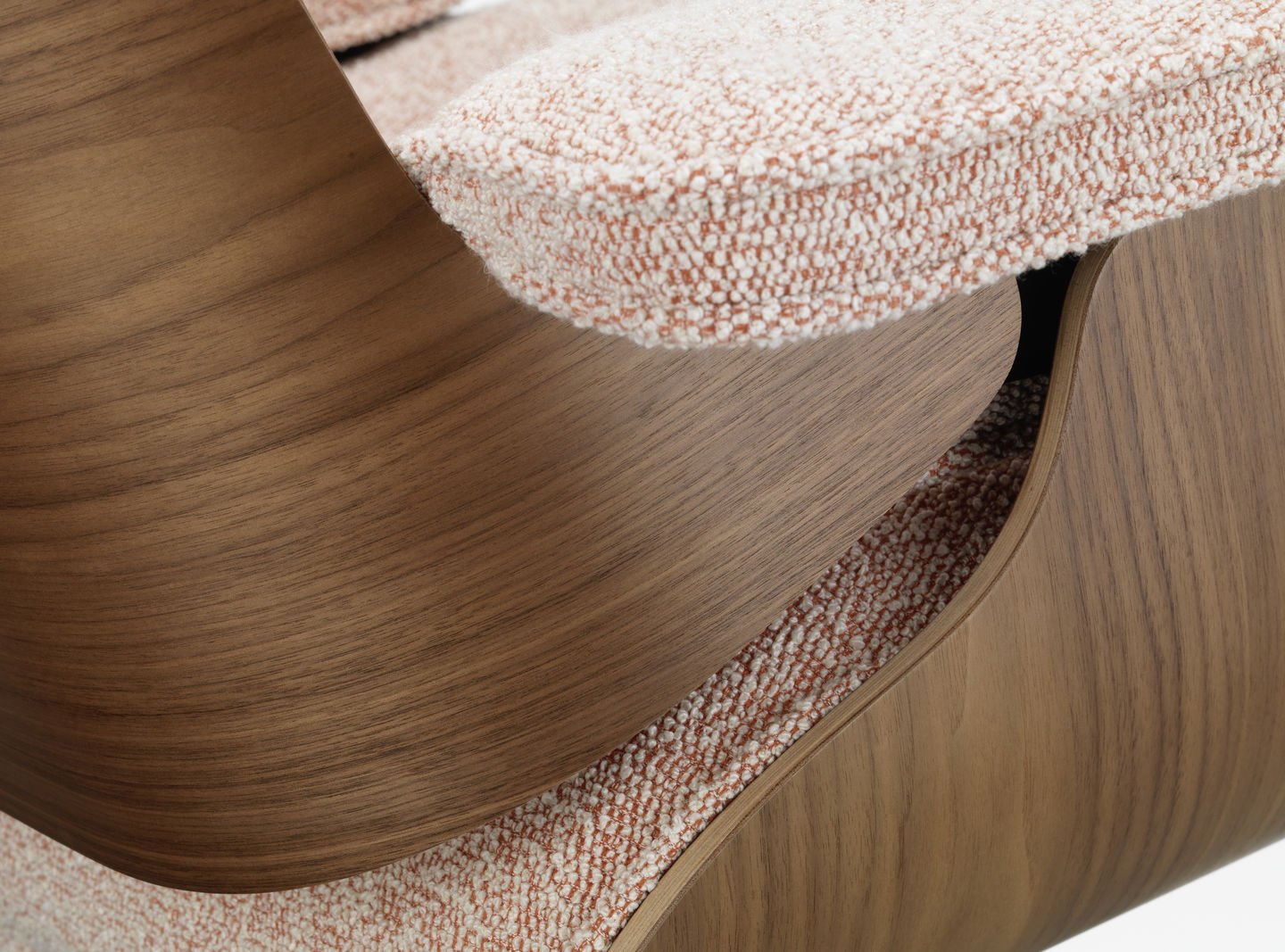 7911145_Eames Lounge Chair - Detail_v_fullbleed_1440x.jpg