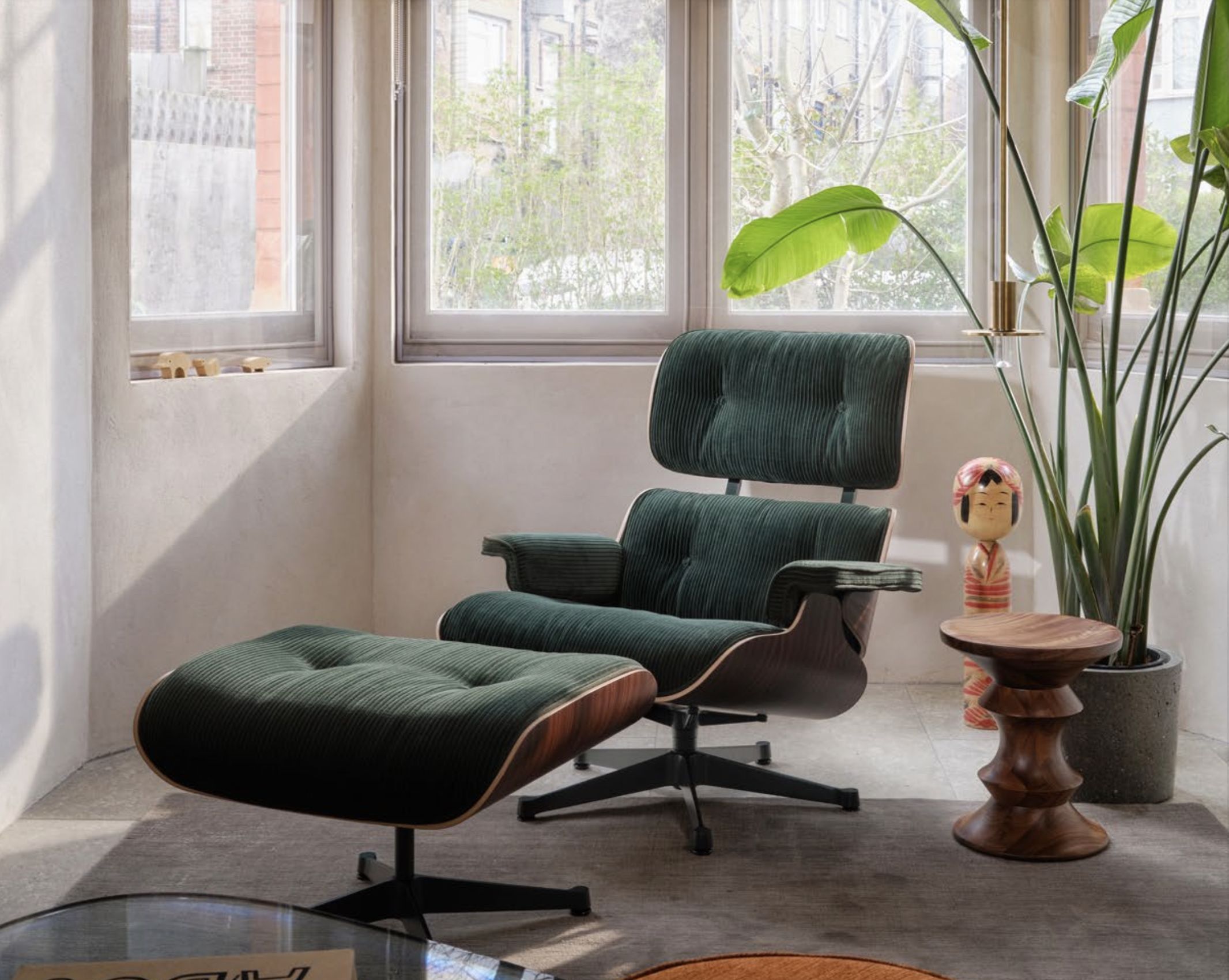 vitra Eames lounge limited edition velour corduroy phlox vitra loncin design meubels interieur