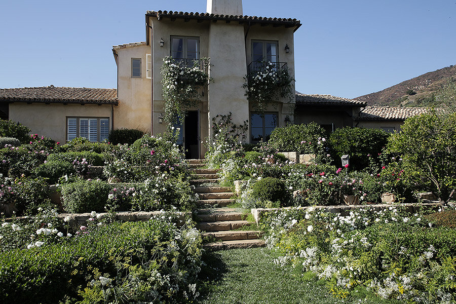  Rose Garden Design  @rosestoryfarm  / Trellis &amp; Wedding Floral Designs  @putnamflowers  for  @alisonbryandestinations  