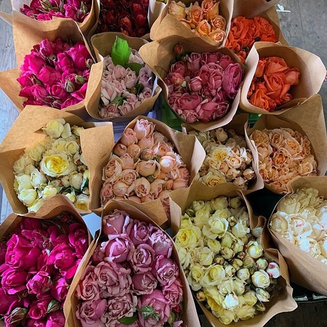 Happy to collaborate with farmers market/farm box home deliveries!  @thefarmboxcollective @intuitive_forager  In addition you can find our roses at @pierrelafondmarket in Montecito (deliveries Tuesdays and Fridays)  and in Malibu @thefarmatmalibu del