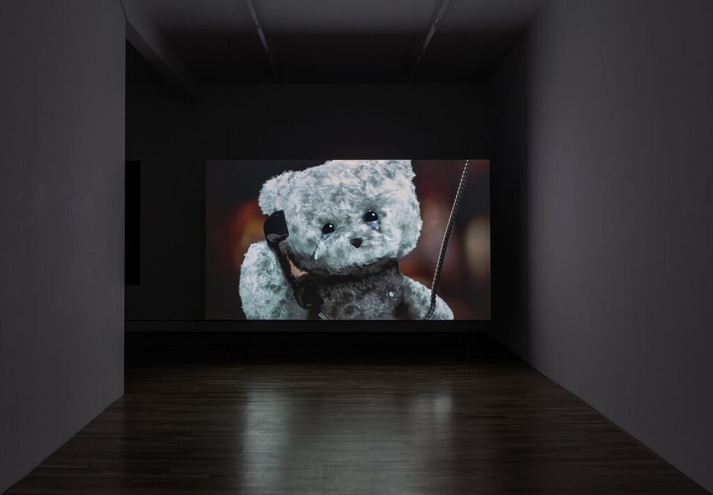 Installation images courtesy of Matt Moravec (Off Vendome)