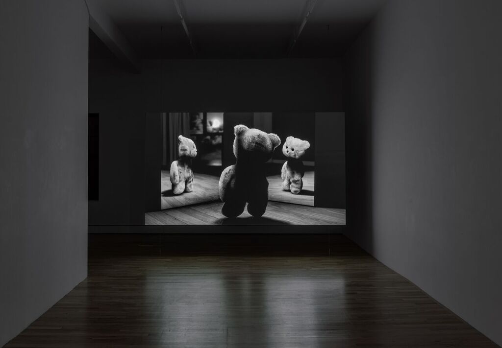 Installation images courtesy of Matt Moravec (Off Vendome)