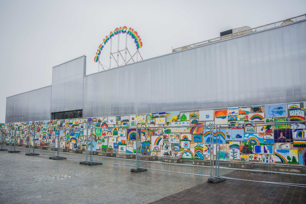 Ugo Rondinone, Your Age And My Age And the Age of the Rainbow (2017). Image courtesy Garage Museum of Contemporary Art.