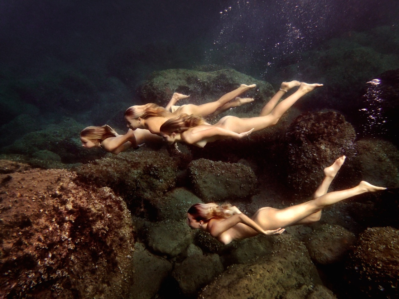 Kate Bellm, Underwaterworld , 100 x 70 cm. All images courtesy of the artist.