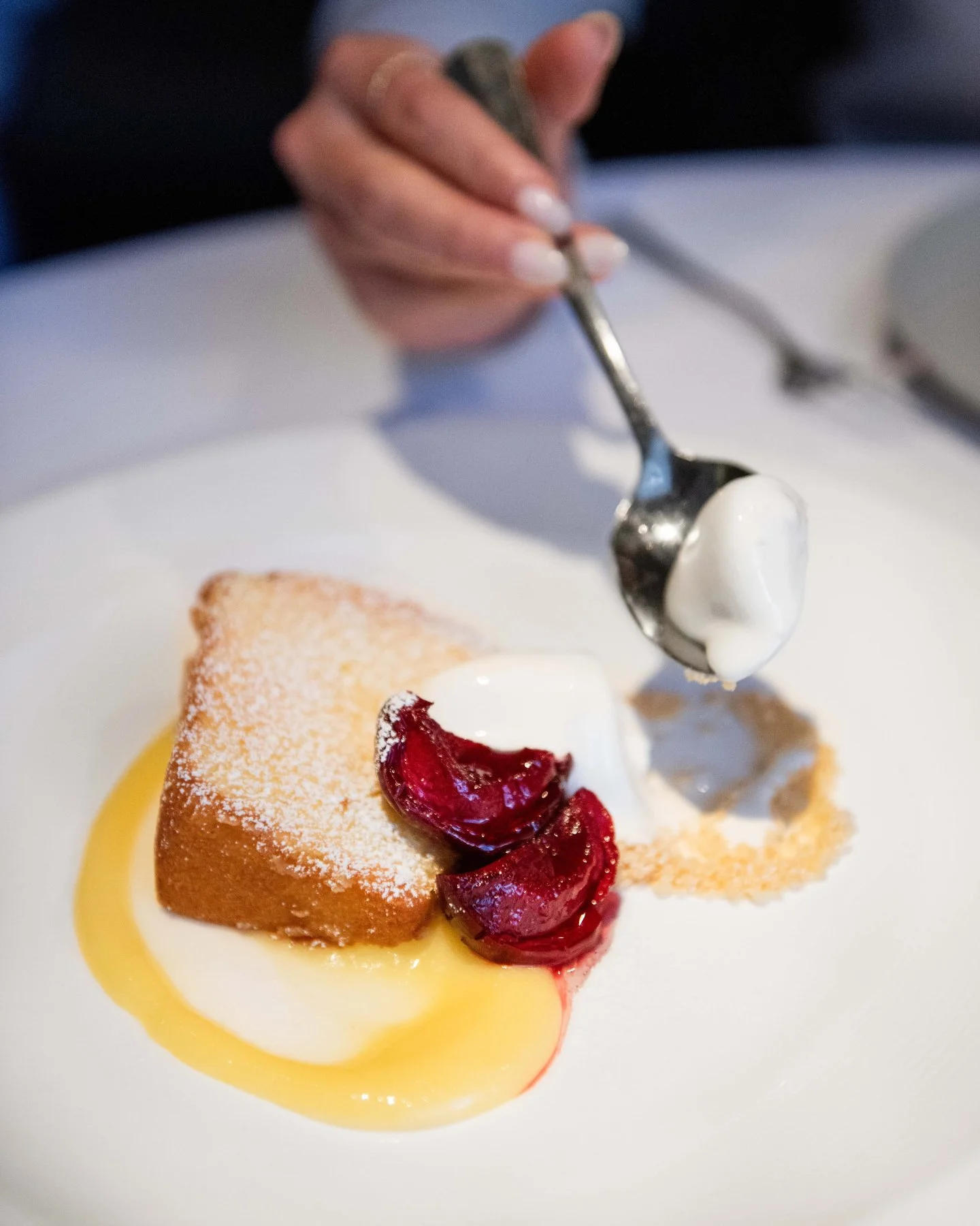 A bright finish: lemon pound cake, lemon curd, black plums, and a cool honey-lemon yogurt 🥄
