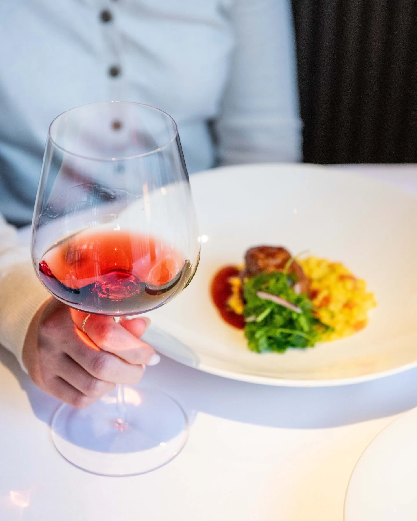 A memorable evening at Aria: the season&rsquo;s flavors, thoughtful pairings, and service that creates a comforting atmosphere ✨