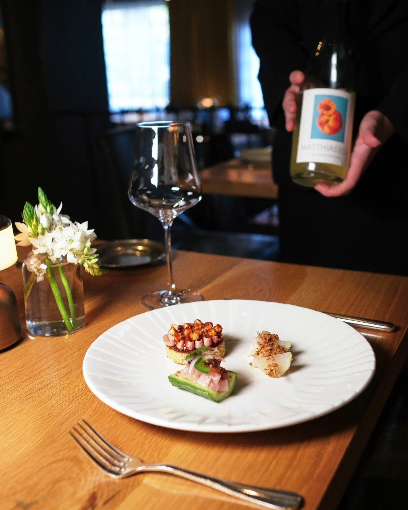 The first course has arrived and suddenly everyone&rsquo;s paying attention. 🍽️