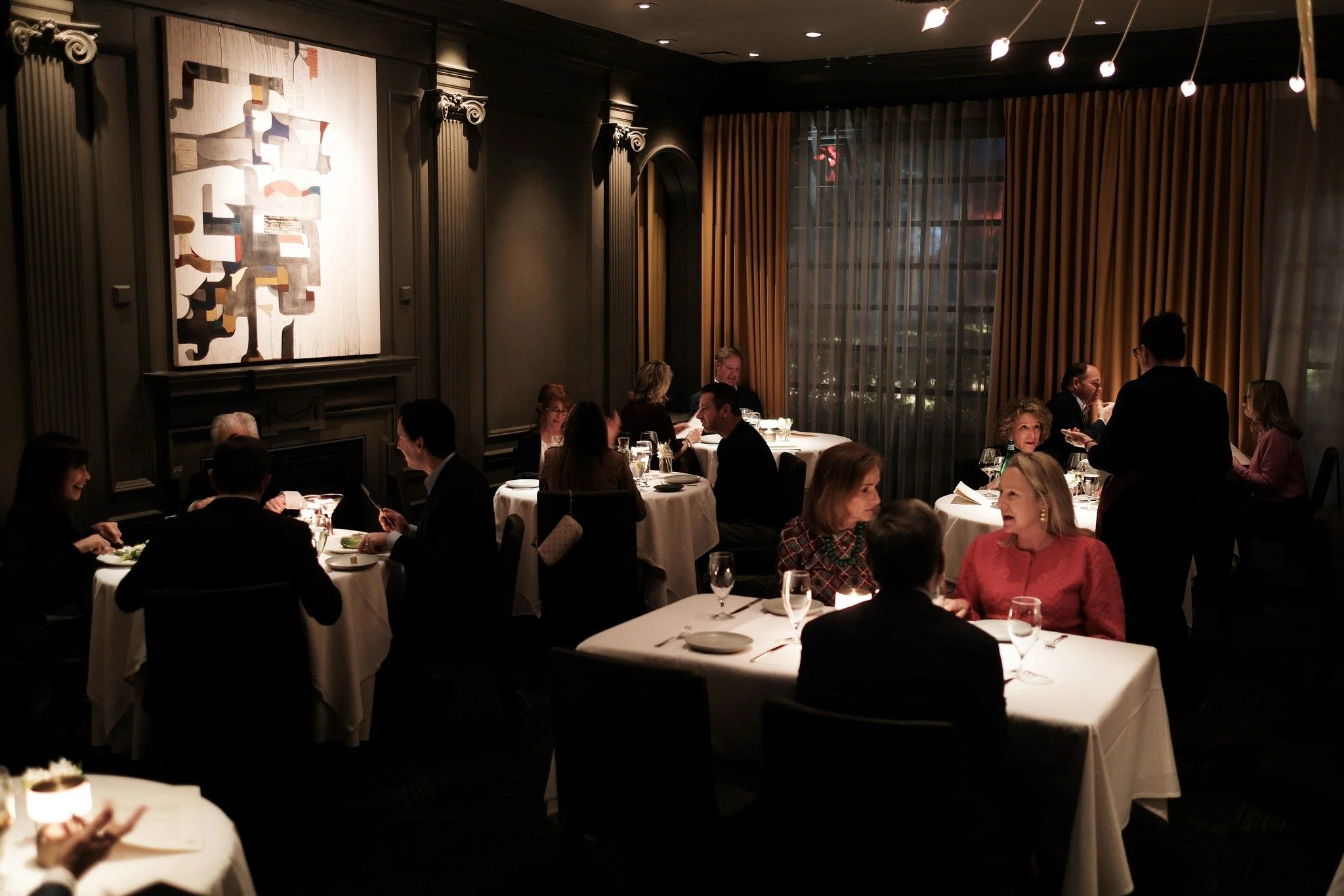 The lighting. The art. The details. It's what makes Aria the perfect setting.