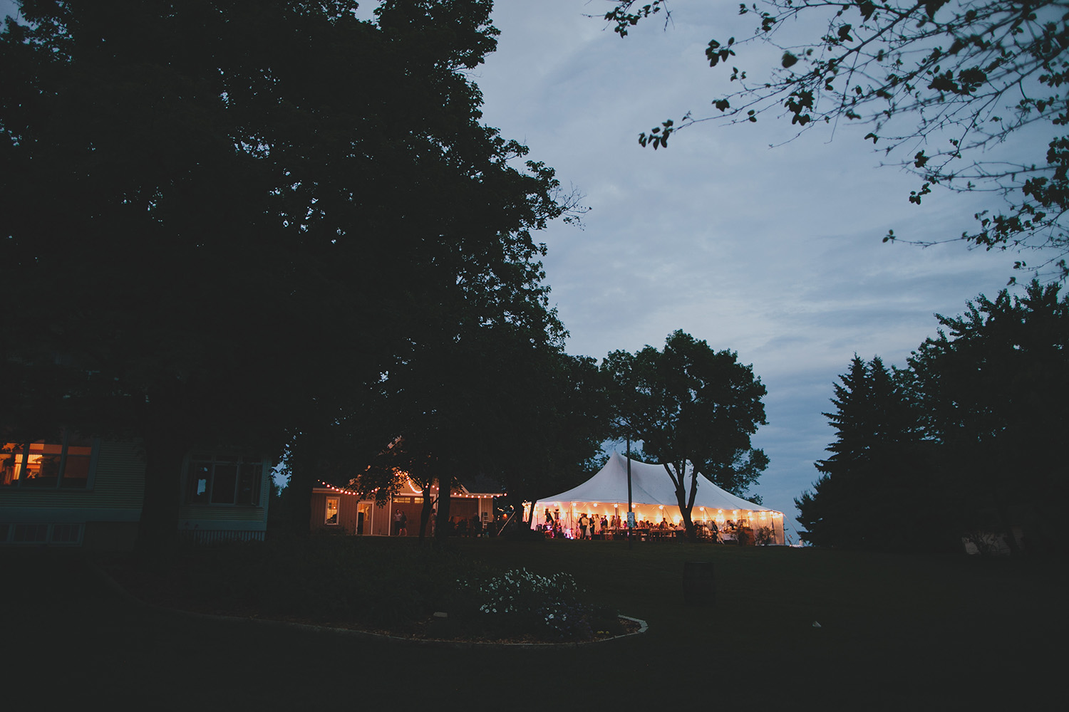 Iowa backyard Wedding_0107.jpg