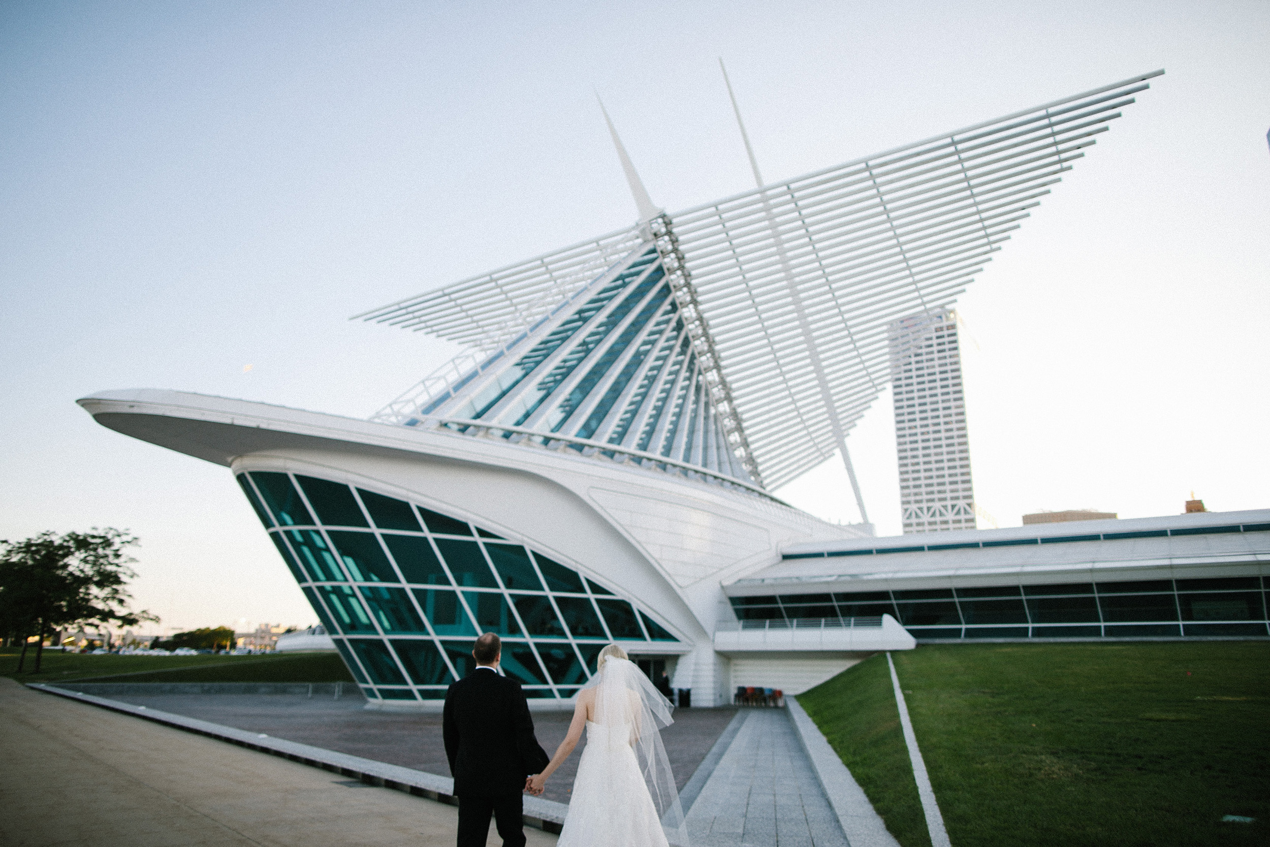 Milwaukee Art Museum Wedding 065.jpg