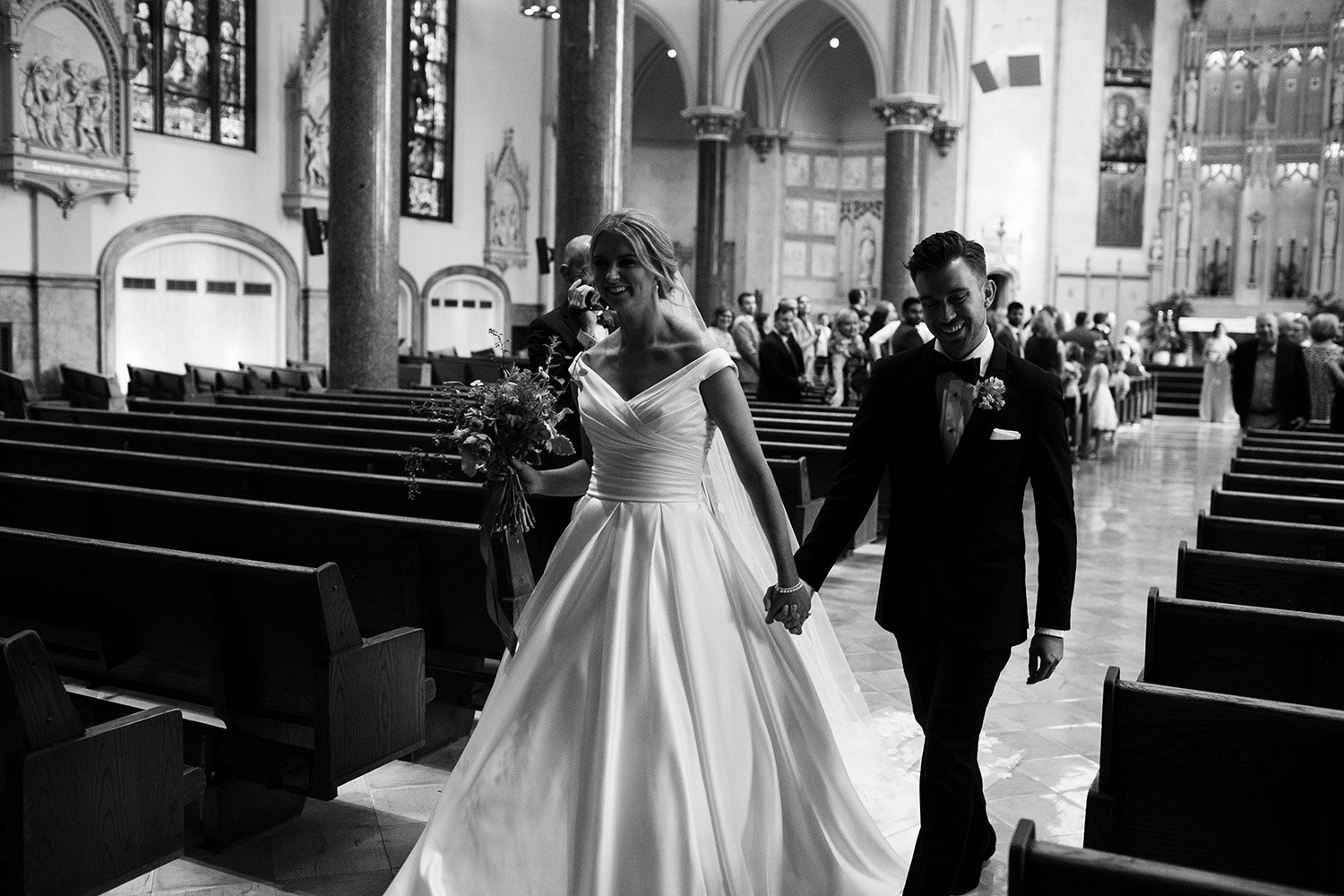 Milwaukee Turner Hall documentary wedding photographer 030.jpg