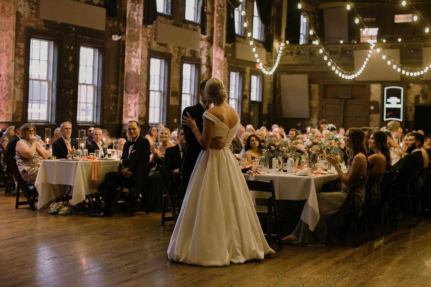 Milwaukee Turner Hall documentary wedding photographer 084.jpg