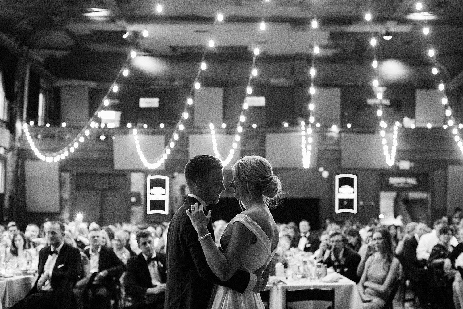 Milwaukee Turner Hall documentary wedding photographer 085.jpg