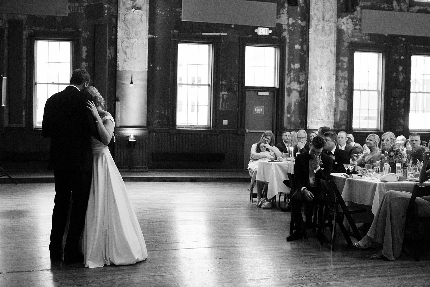 Milwaukee Turner Hall documentary wedding photographer 087.jpg