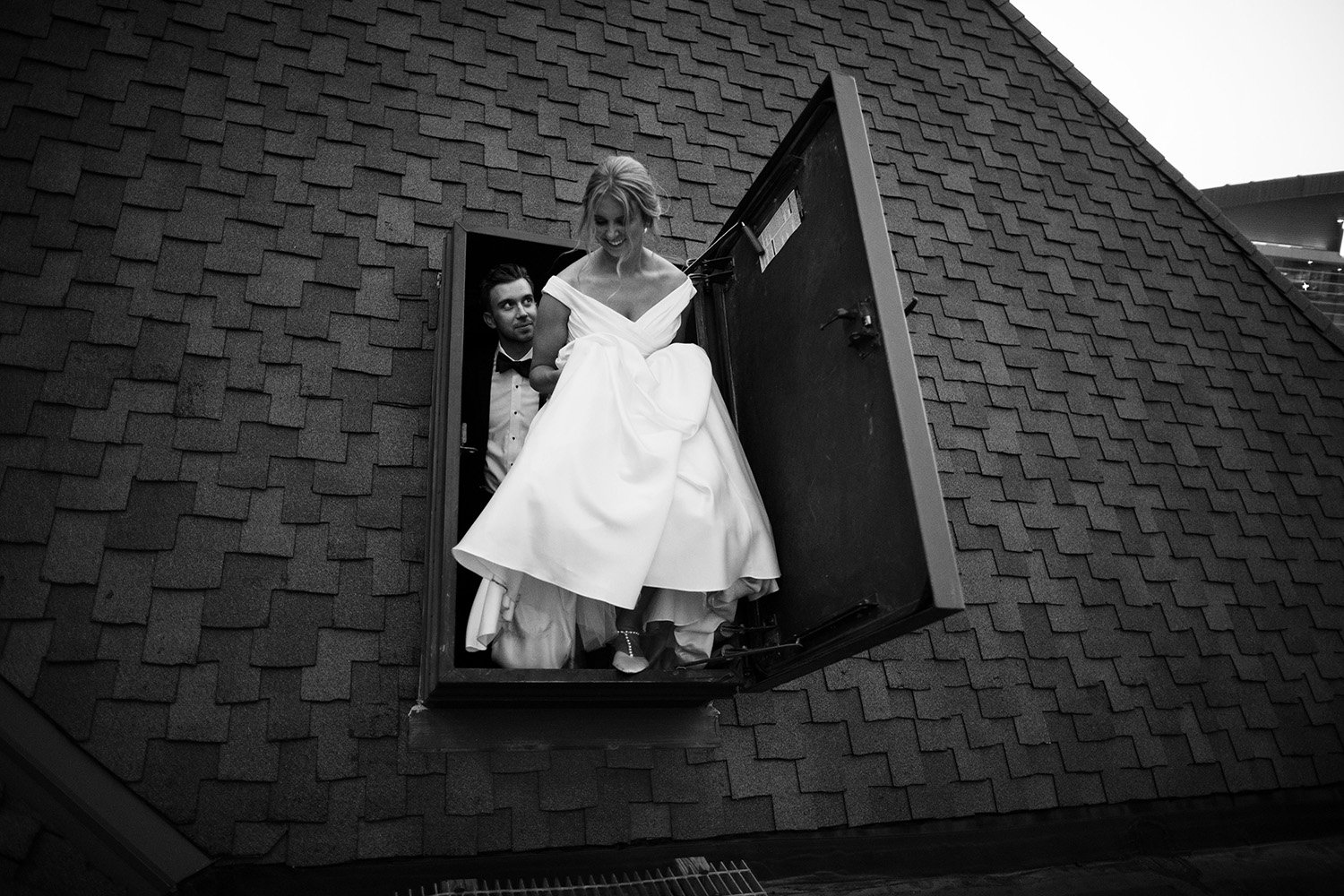 Milwaukee Turner Hall documentary wedding photographer 093.jpg