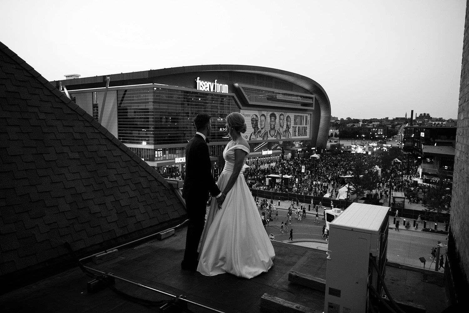 Milwaukee Turner Hall documentary wedding photographer 094.jpg