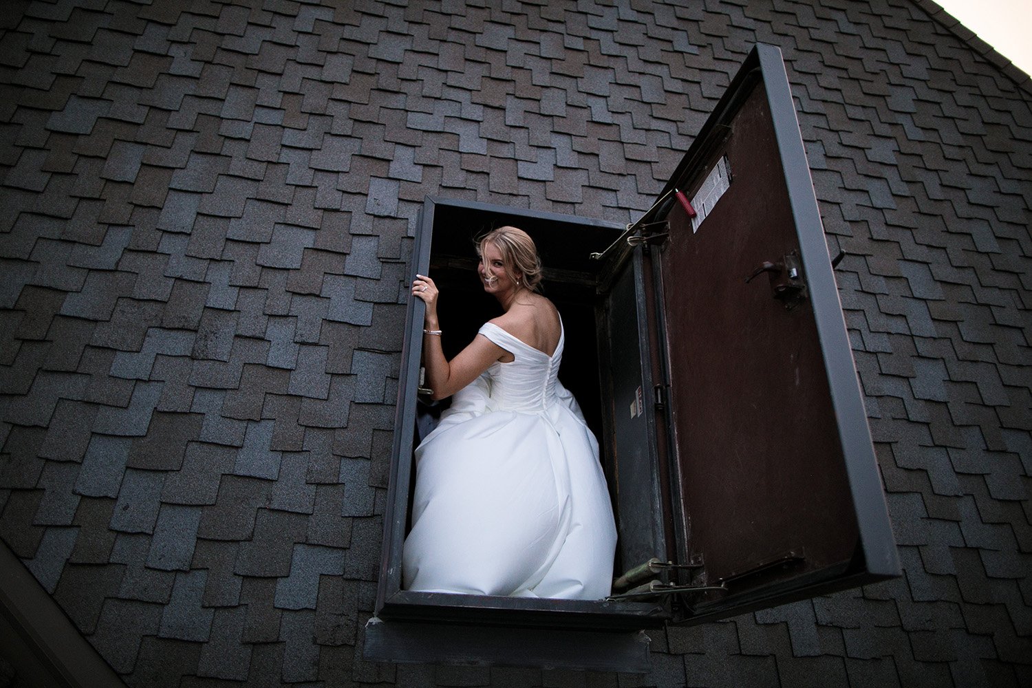 Milwaukee Turner Hall documentary wedding photographer 098.jpg